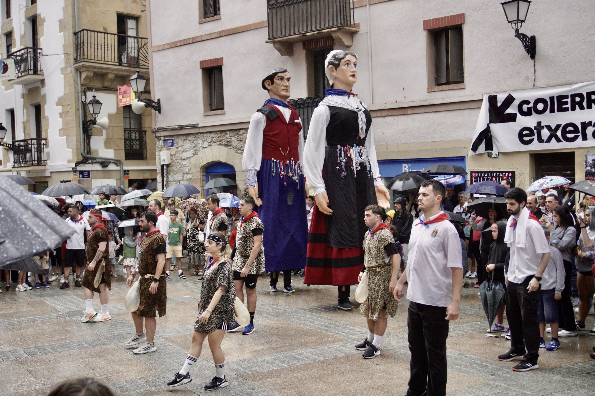 Los gigantes y cabezudos se despiden de las Madalenas