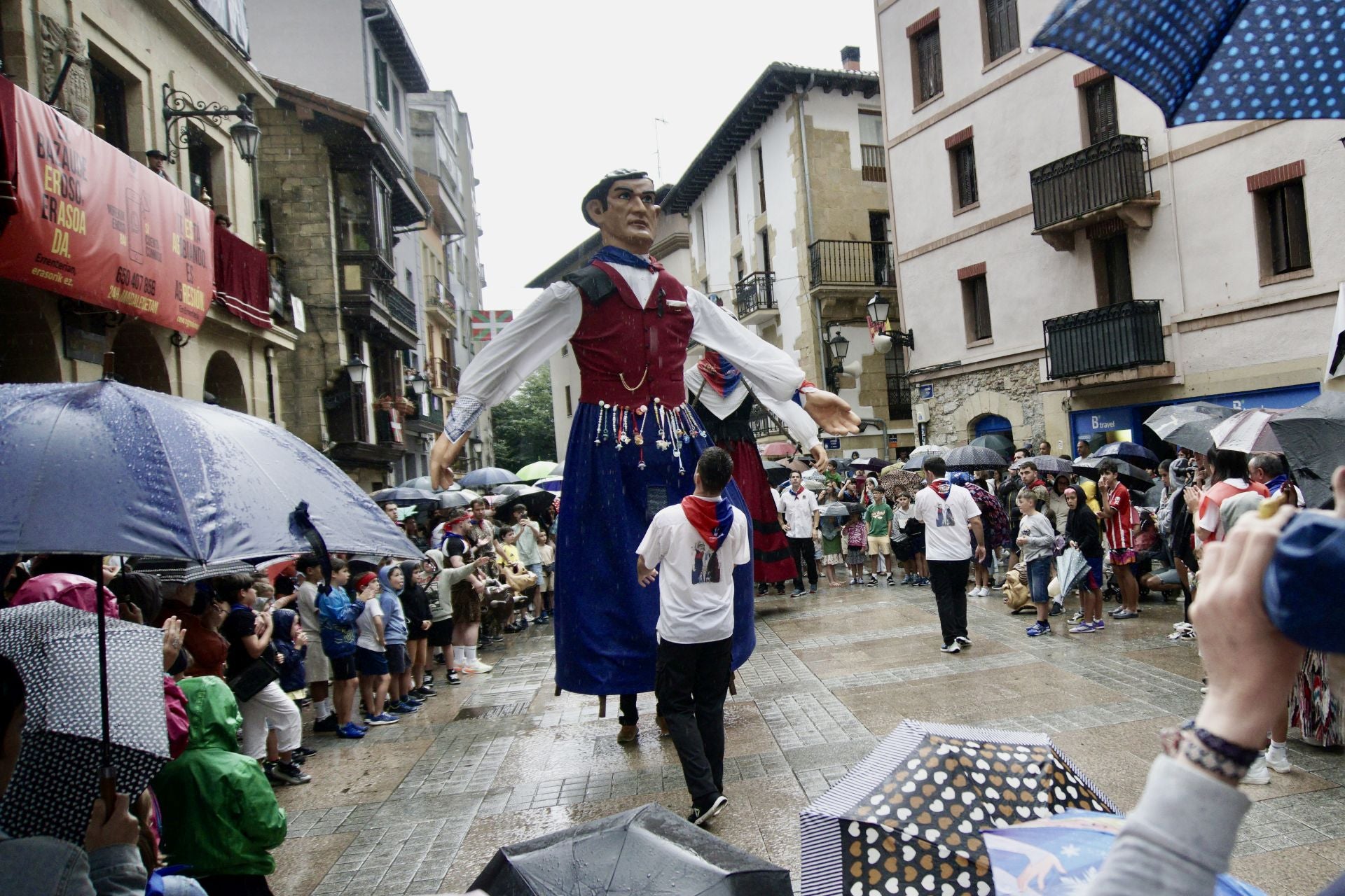 Los gigantes y cabezudos se despiden de las Madalenas