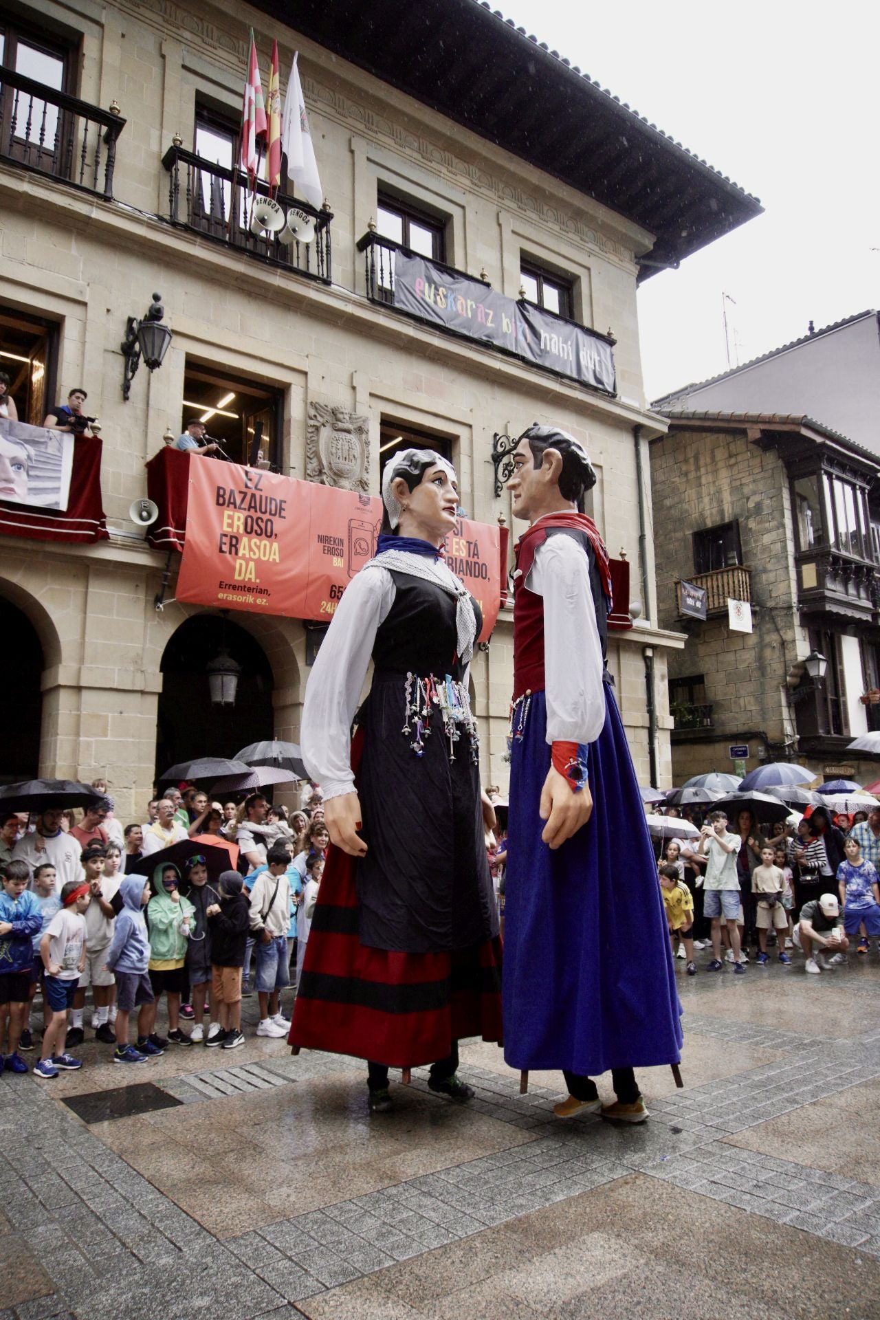 Los gigantes y cabezudos se despiden de las Madalenas