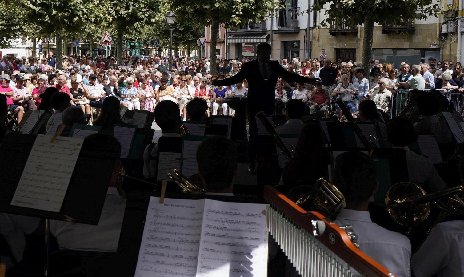 Así resonaron las polkas de Santiago en Irun