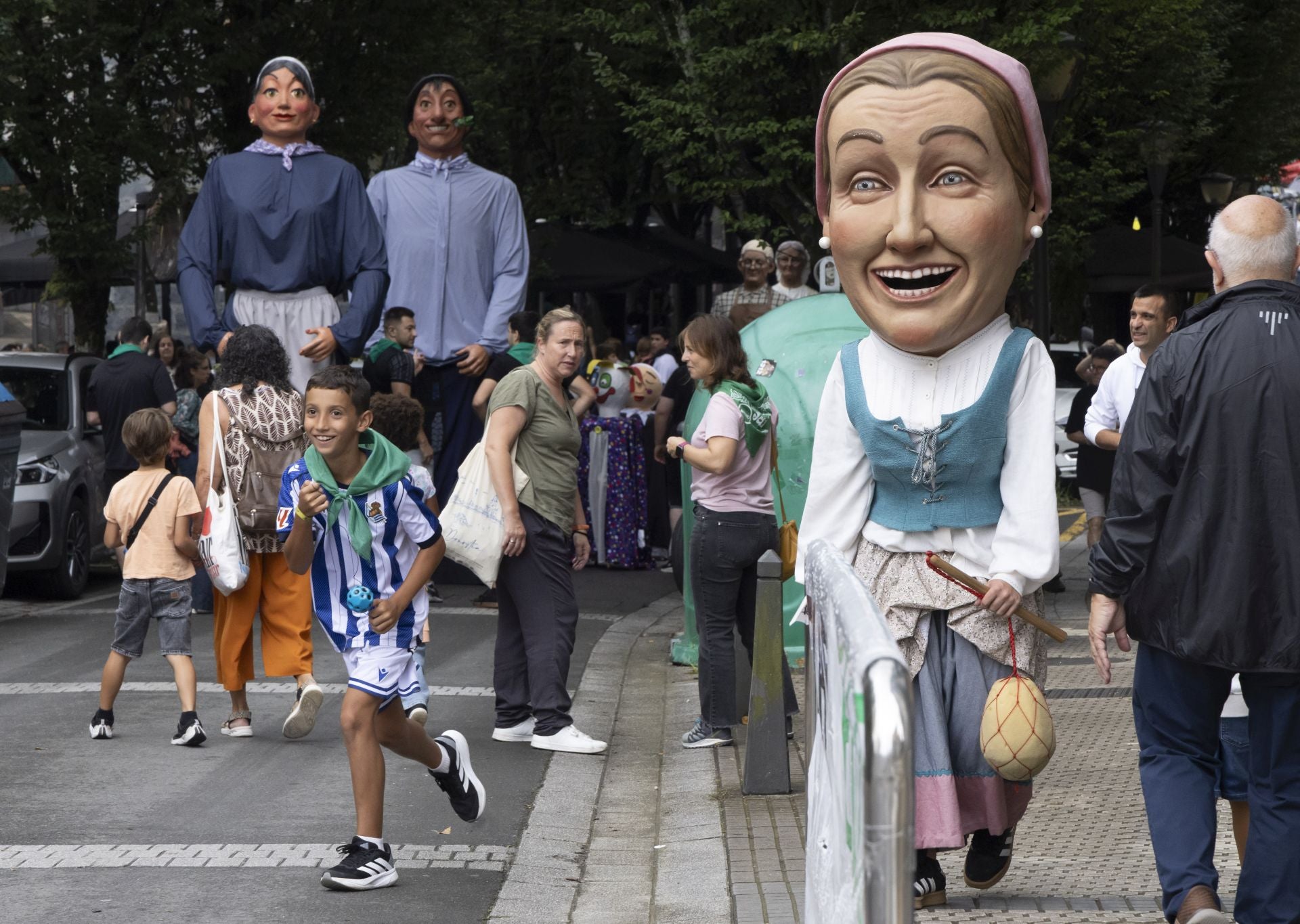 Ambiente festivo en Astigarraga por el día de Santa Ana
