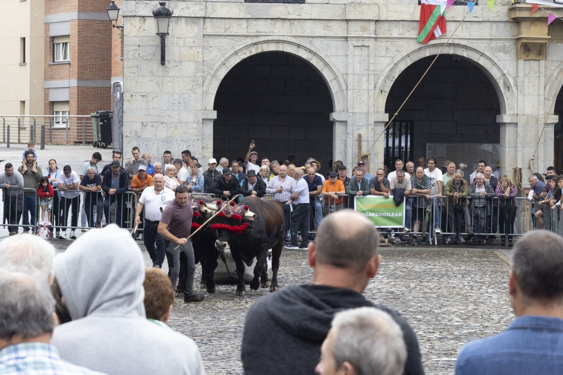 Ambiente festivo en Astigarraga por el día de Santa Ana