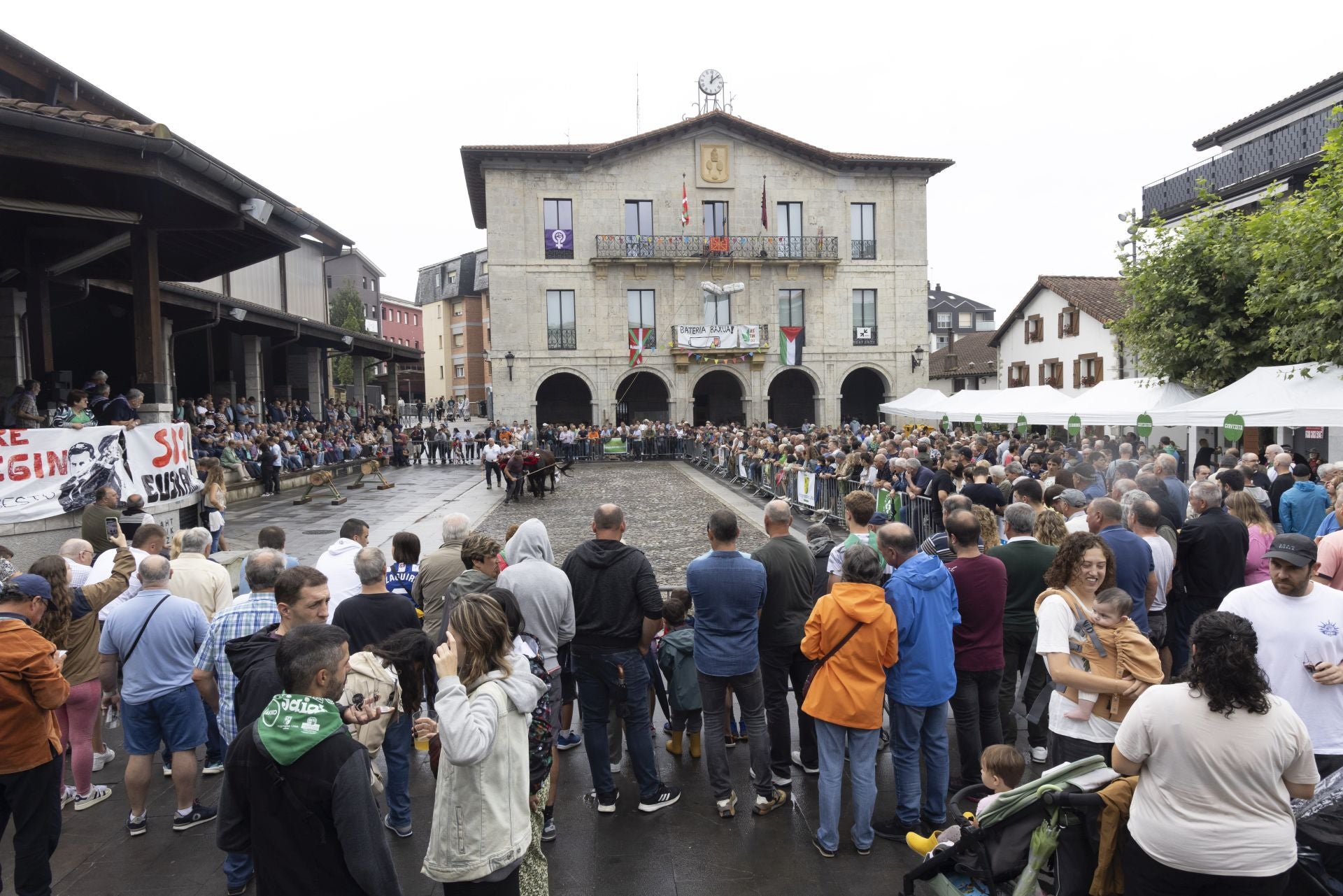 Ambiente festivo en Astigarraga por el día de Santa Ana