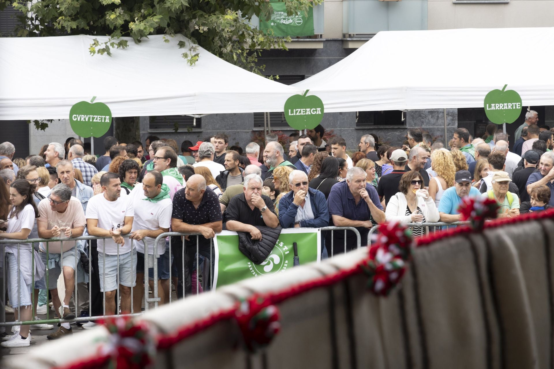 Ambiente festivo en Astigarraga por el día de Santa Ana
