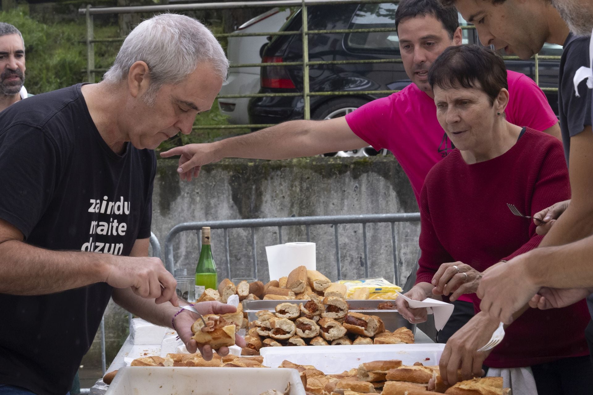 Ambiente festivo en Astigarraga por el día de Santa Ana