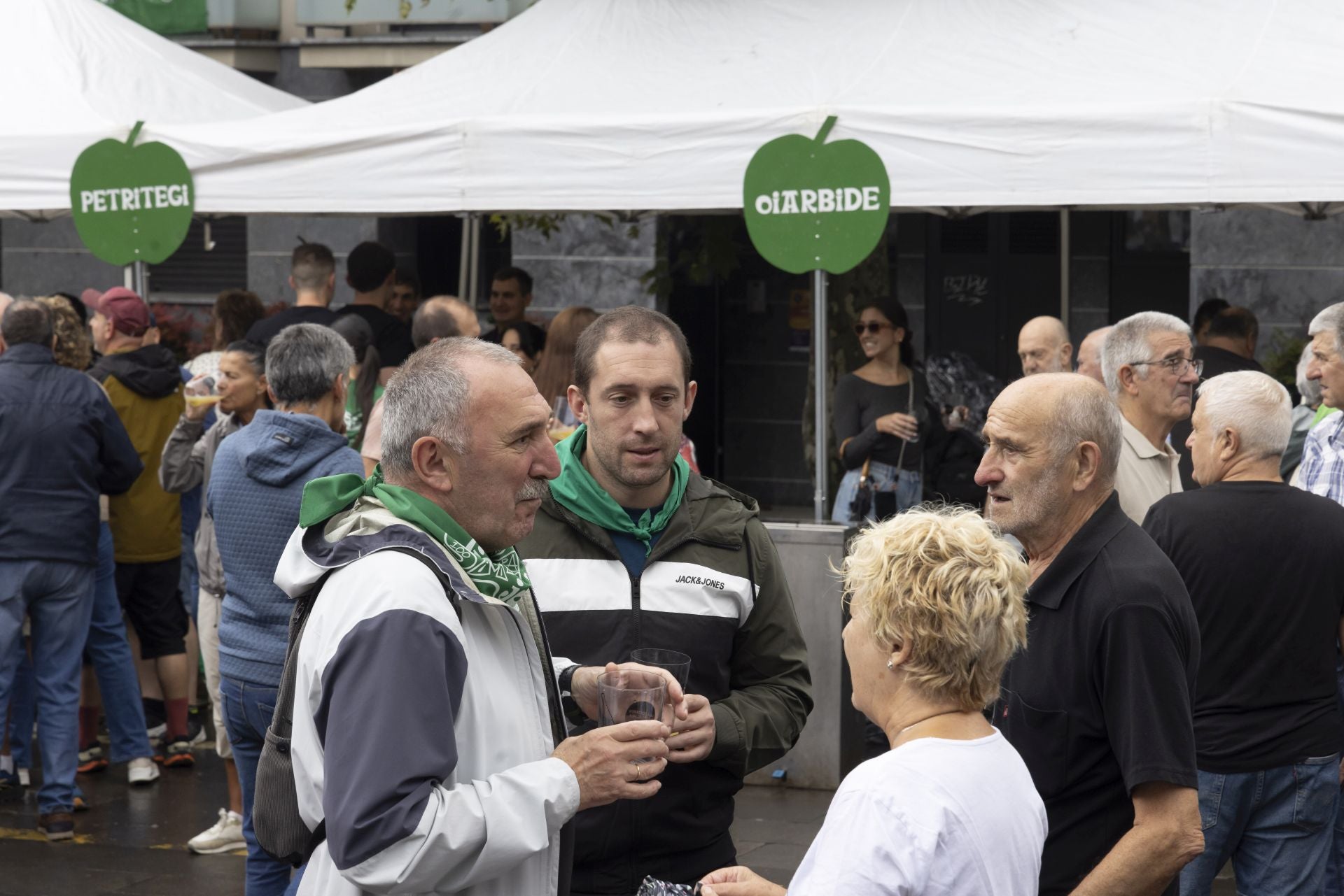 Ambiente festivo en Astigarraga por el día de Santa Ana
