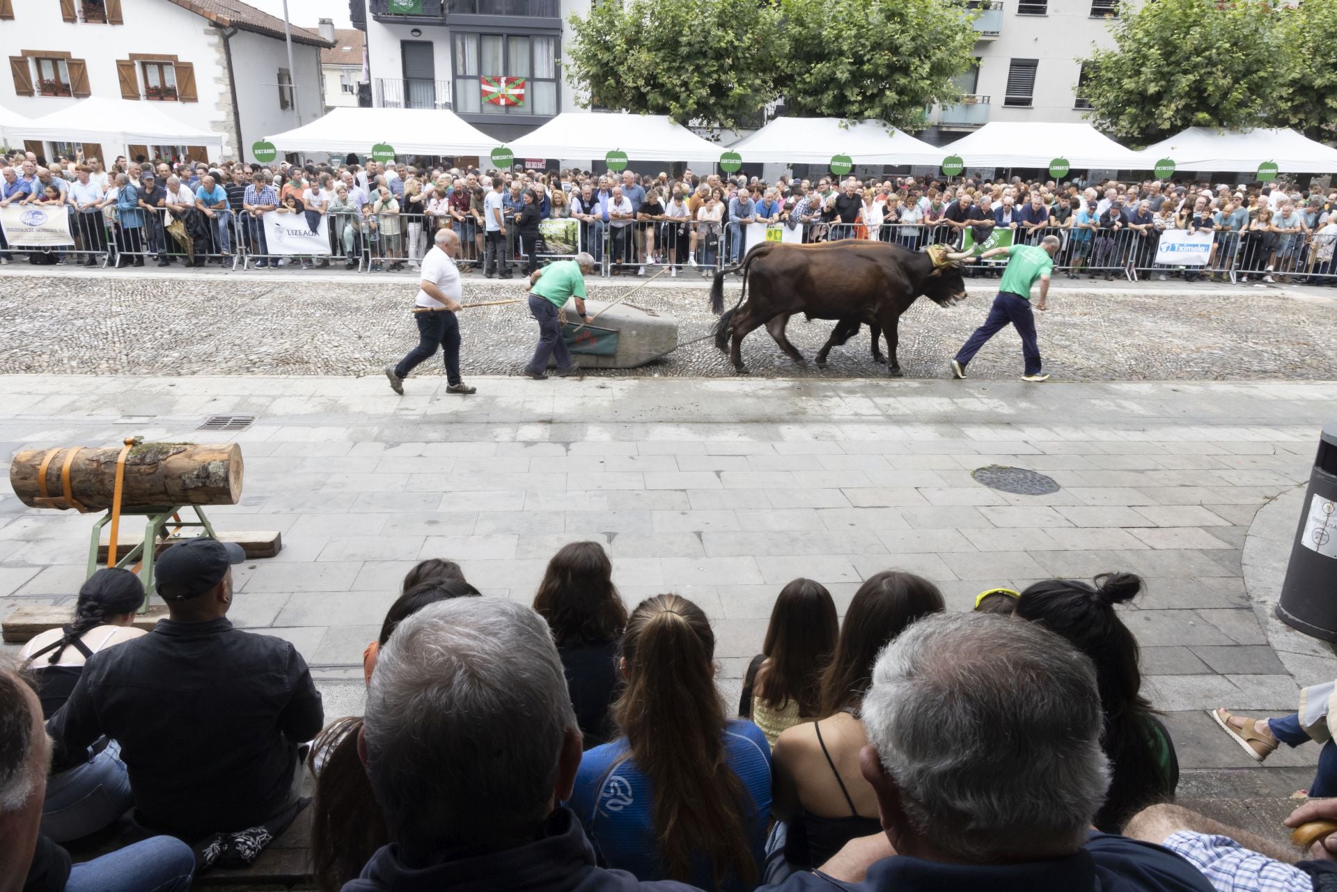 Ambiente festivo en Astigarraga por el día de Santa Ana