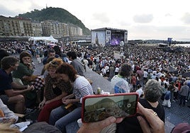 Bulego conquista la playa de la Zurriola