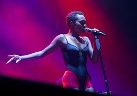 La joven Crystal Murray, de 23 años, llenó de marcha la noche playera ante las 9.000 personas, según datos oficiales, que disfrutaban del festival.