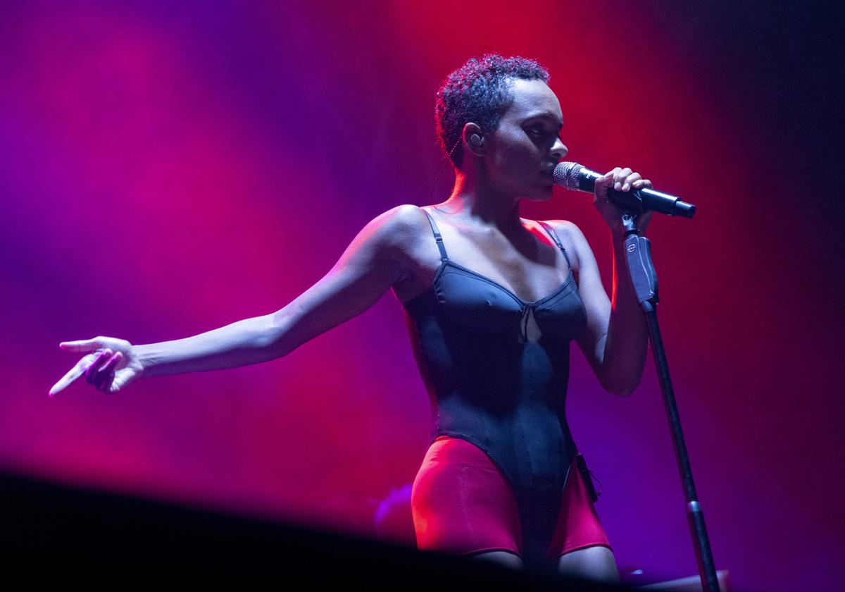 La joven Crystal Murray, de 23 años, llenó de marcha la noche playera ante las 9.000 personas, según datos oficiales, que disfrutaban del festival.