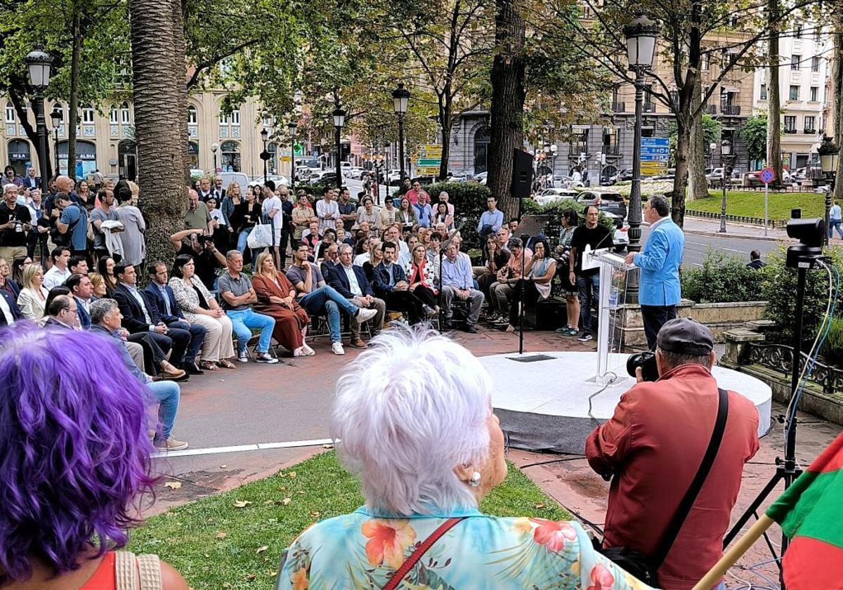 Aitor Esteban interviene en el acto del PNV en Bilbao.