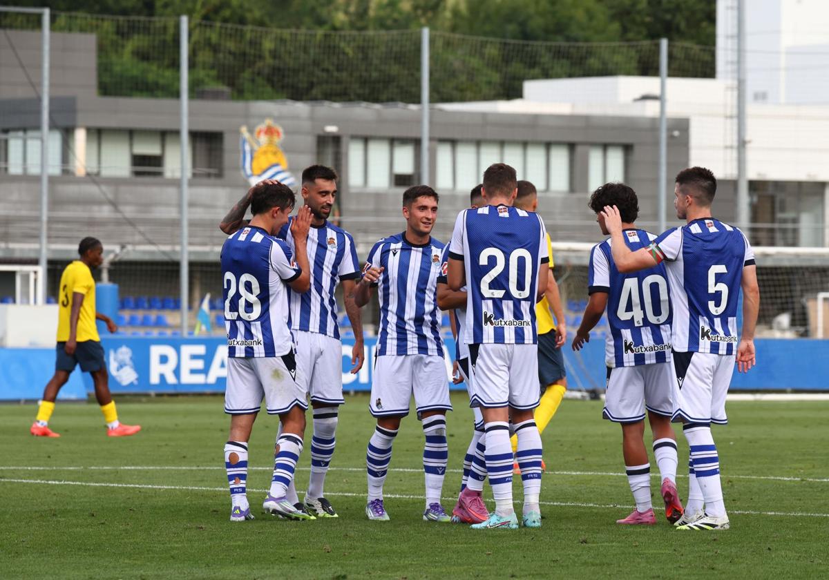 La plantilla celebra el segundo gol frente al Pau.