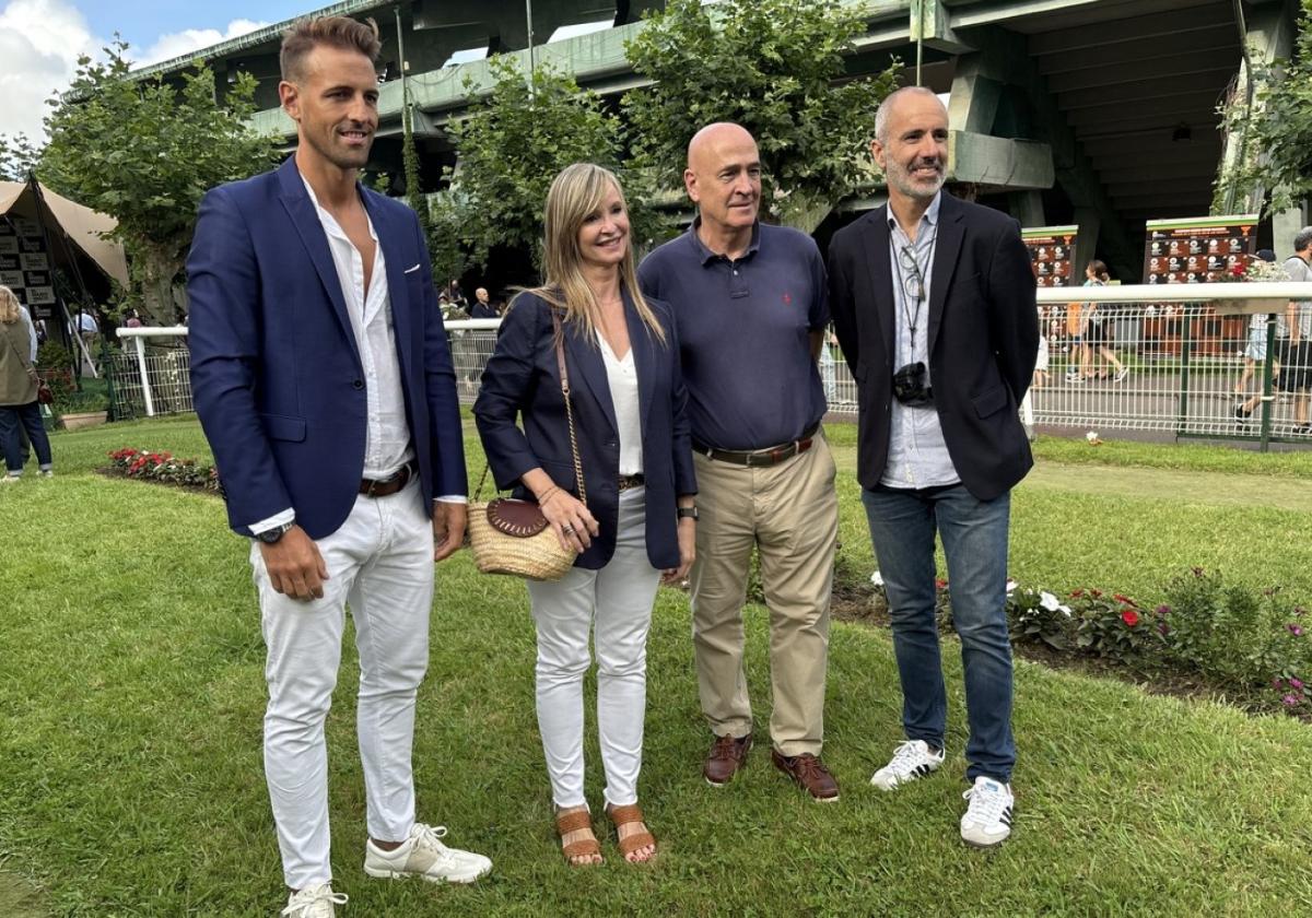 Los responsables de EL DIARIO VASCO: Josu Larrarte, Relaciones Institucionales; Isabel Cotadi, Eventos; Javier Yurrita, embajador de Gastronomika; e Iñigo Iribarnegaray, director general de Nuevos Negocios de Vocento.