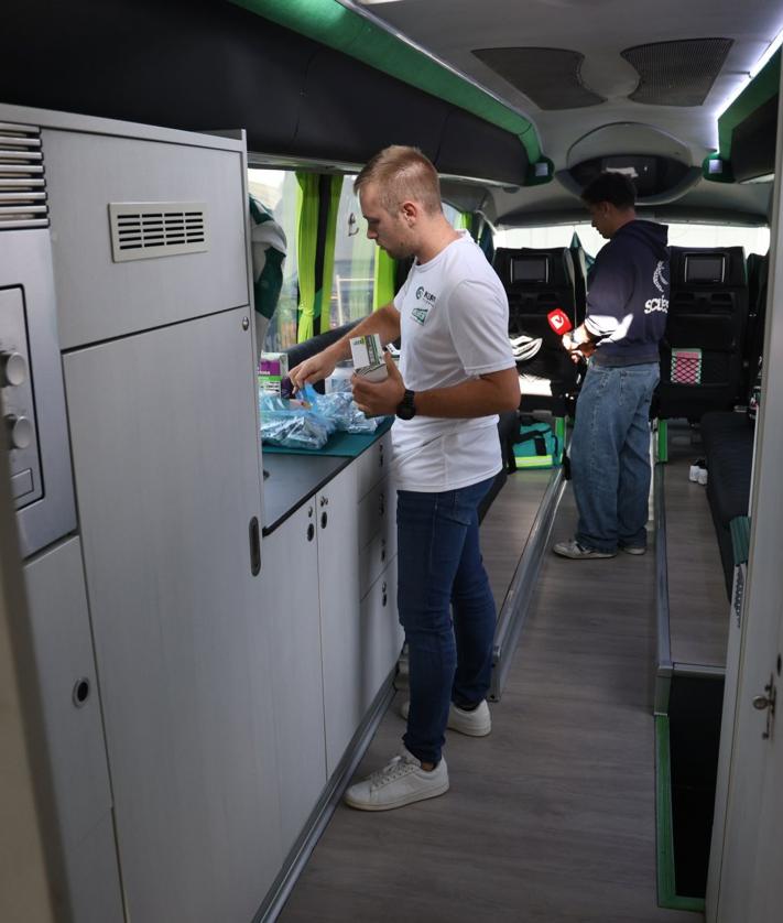 Imagen secundaria 2 - El autobús, la segunda casa de los ciclistas