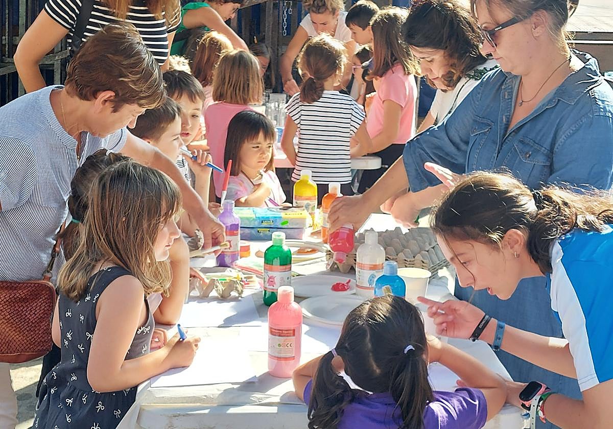 Los más pequeños disfrutaron de las manualidades.