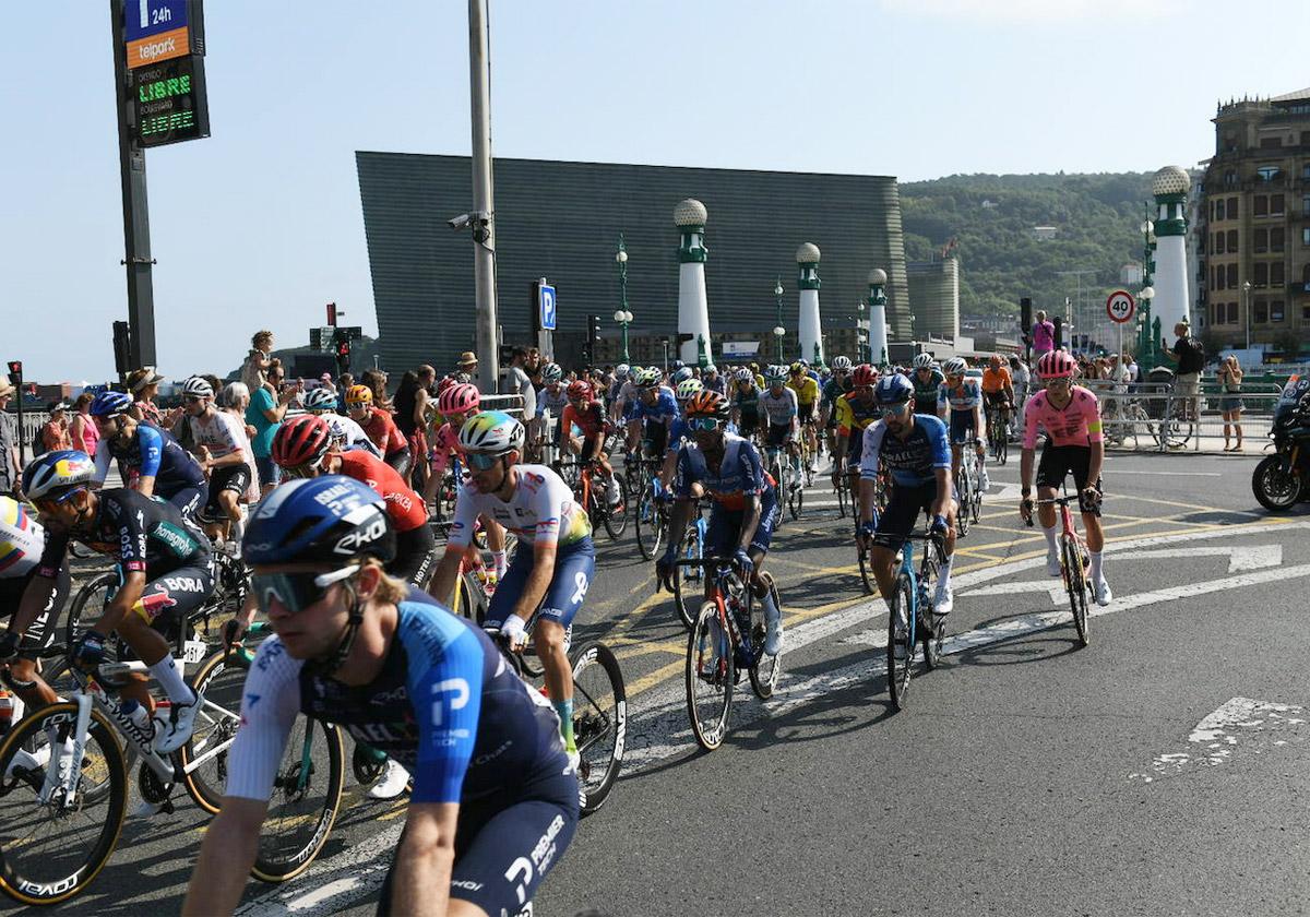 Inicio de la Clásica San Sebastian de 2024