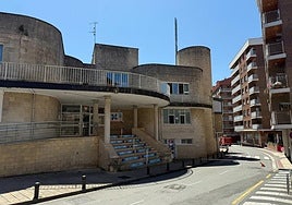Exterior del polideportivo Olaizaga, en cuya sala de máquinas se generó una nube tóxica hace dos semanas.