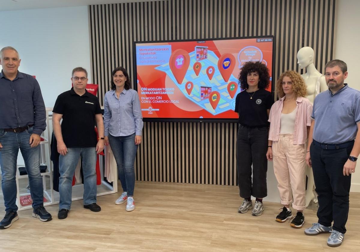 Maeztu (Mugan), Lumbreras (Bidashop), Alzaga, Fernández (Badoa), Portabales (Bar Zubi) y Camarero (Jeca y Bost), en la presentación de ayer.