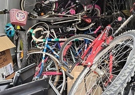 Bicicletas recogidas,en Eibar, dentro de la campaña de Senegal.