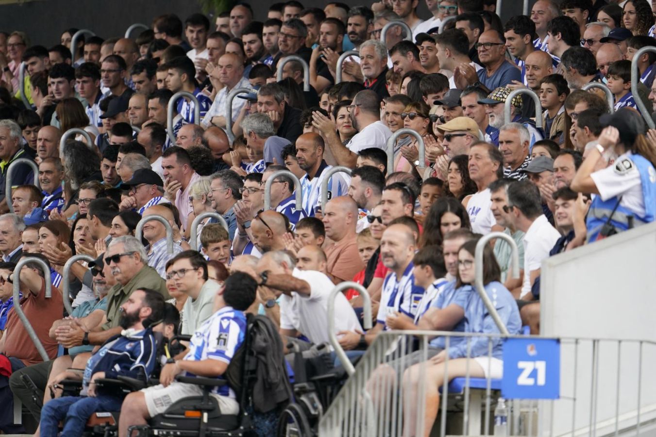 La afición de la Real Sociedad, volcada con el equipo