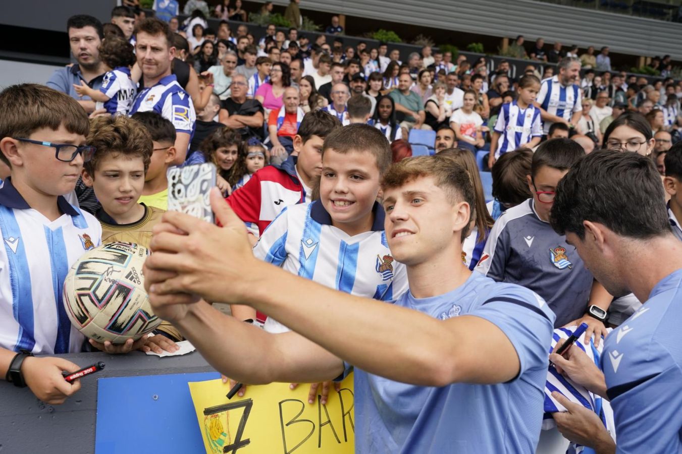 La afición de la Real Sociedad, volcada con el equipo