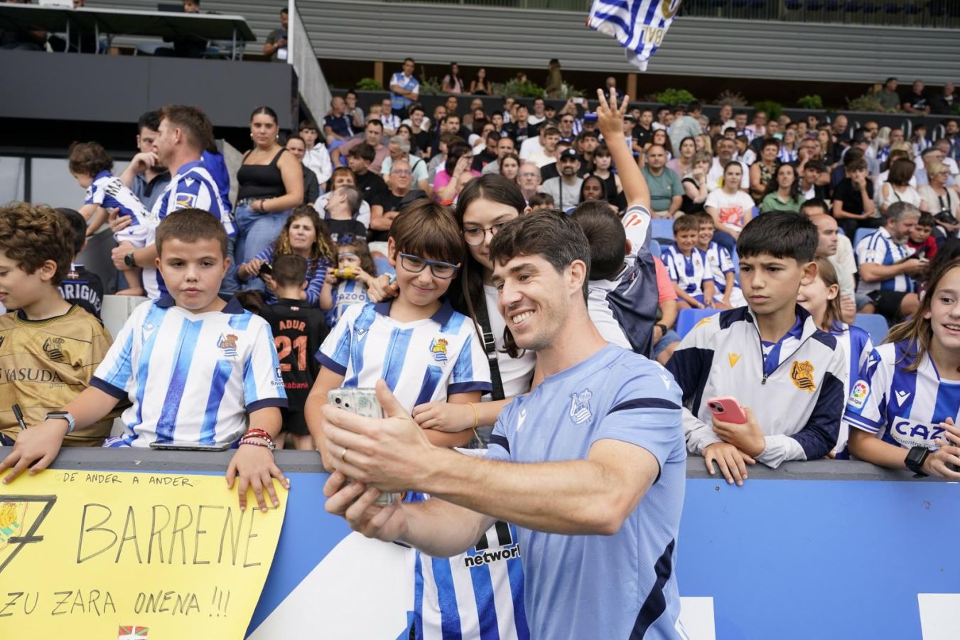 La afición de la Real Sociedad, volcada con el equipo