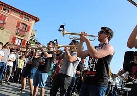 Elektrotxufla txaranga izango Aian giroa alaitzeko.