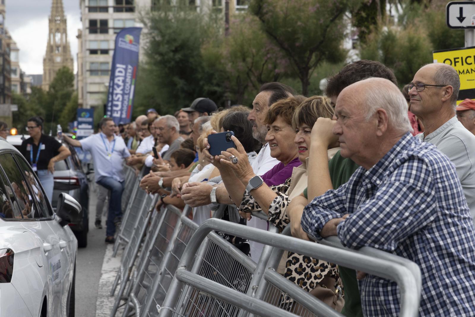 La salida de la Clásica San Sebastián 2025, en imágenes