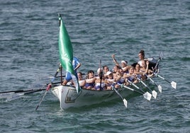 Las remeras de Arraun Lagunak celebran la victoria en Hondarribia.