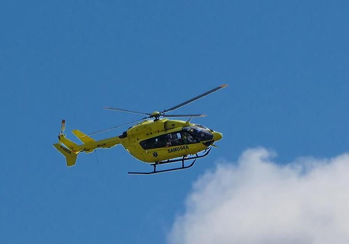 Un helicóptero de los servicios de urgencia franceses.