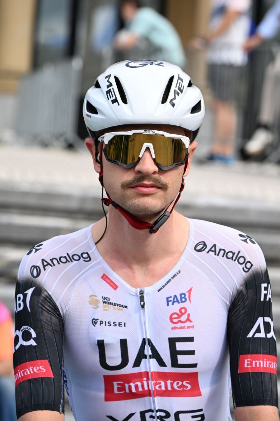 La salida de la Clásica San Sebastián 2025, en imágenes