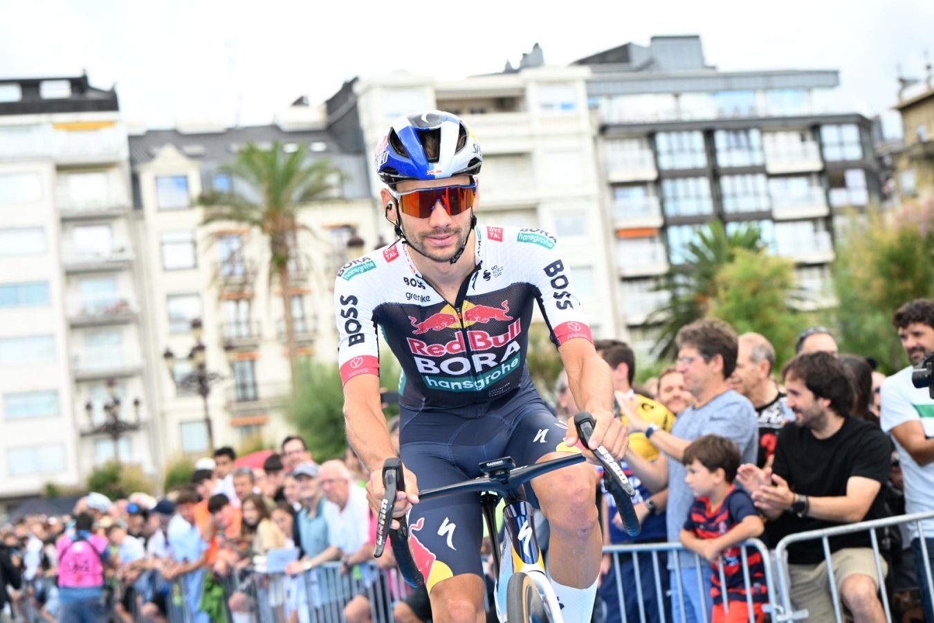 La salida de la Clásica San Sebastián 2025, en imágenes