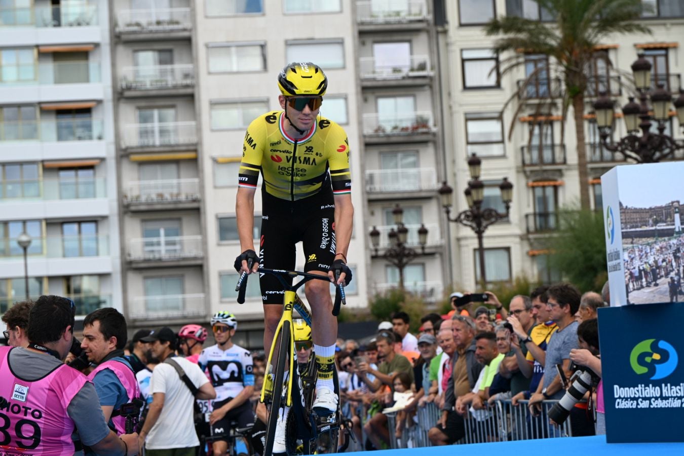 La salida de la Clásica San Sebastián 2025, en imágenes