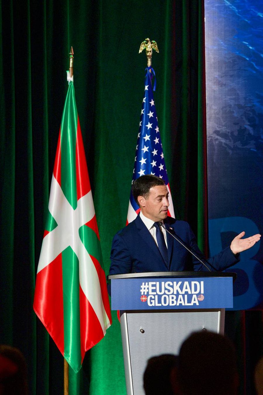 Carmelo Larrauri recibe el premio &#039;Lagun Onari&#039;