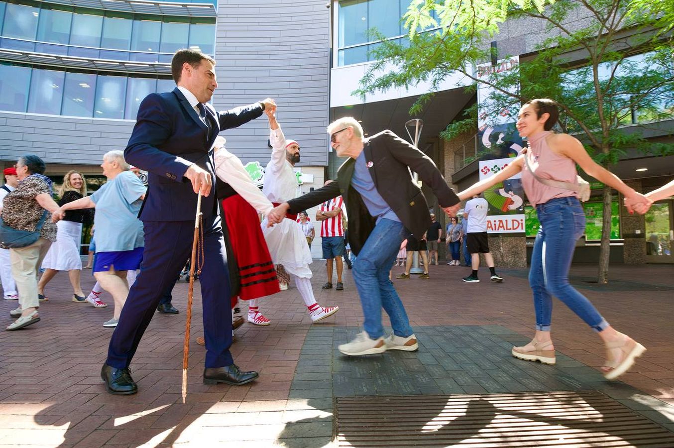 Carmelo Larrauri recibe el premio &#039;Lagun Onari&#039;