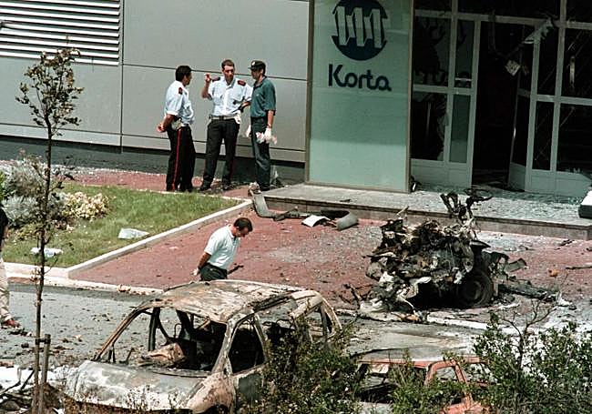 Estado en el que quedó el vehículo tras el atentado.