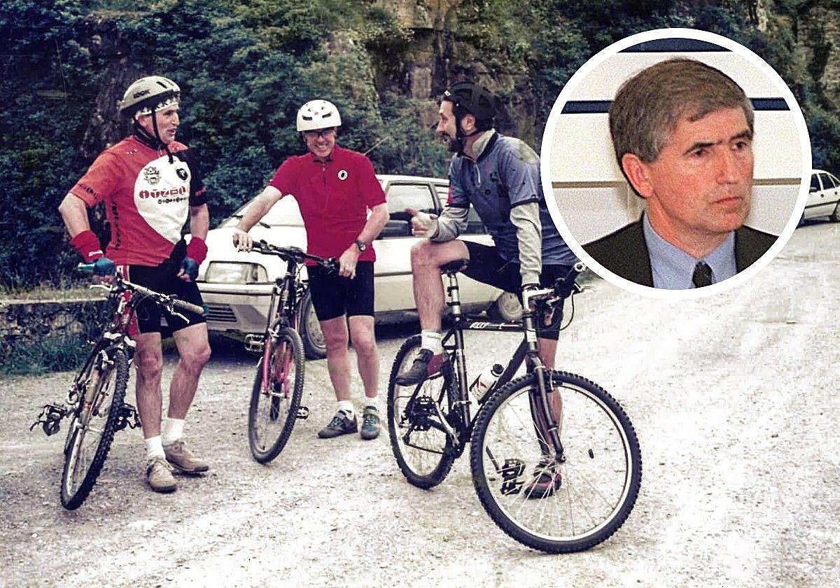 Joxe Mari Korta, a la izquierda, con sus amigos Luis Mari Agirre y Jexuxmari Mujika, en uno de sus paseos en bici.