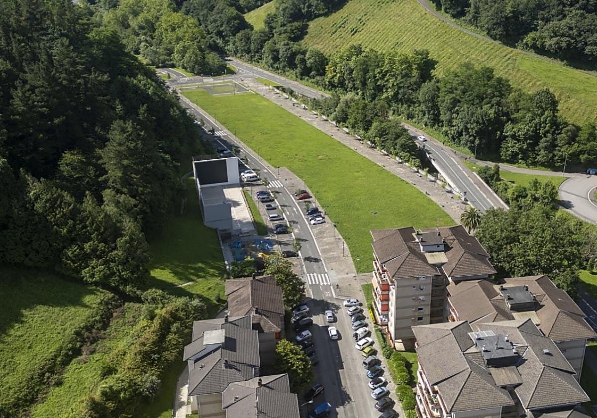 Vista aérea. Solar de la antigua papelera Amaroz donde se construirán las viviendas. UDALA