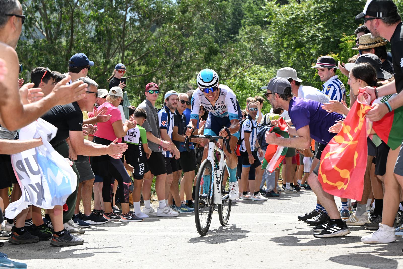 Un pasillo humano en Murgil