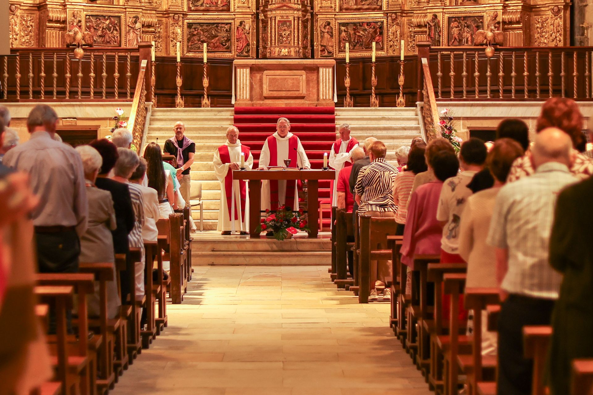 Danzas, cantos y atracciones acuáticas en el día de San Esteban