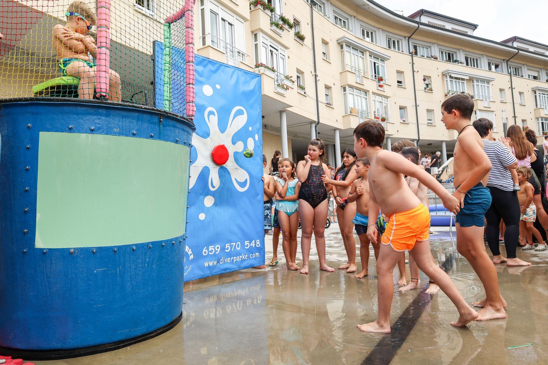 Danzas, cantos y atracciones acuáticas en el día de San Esteban