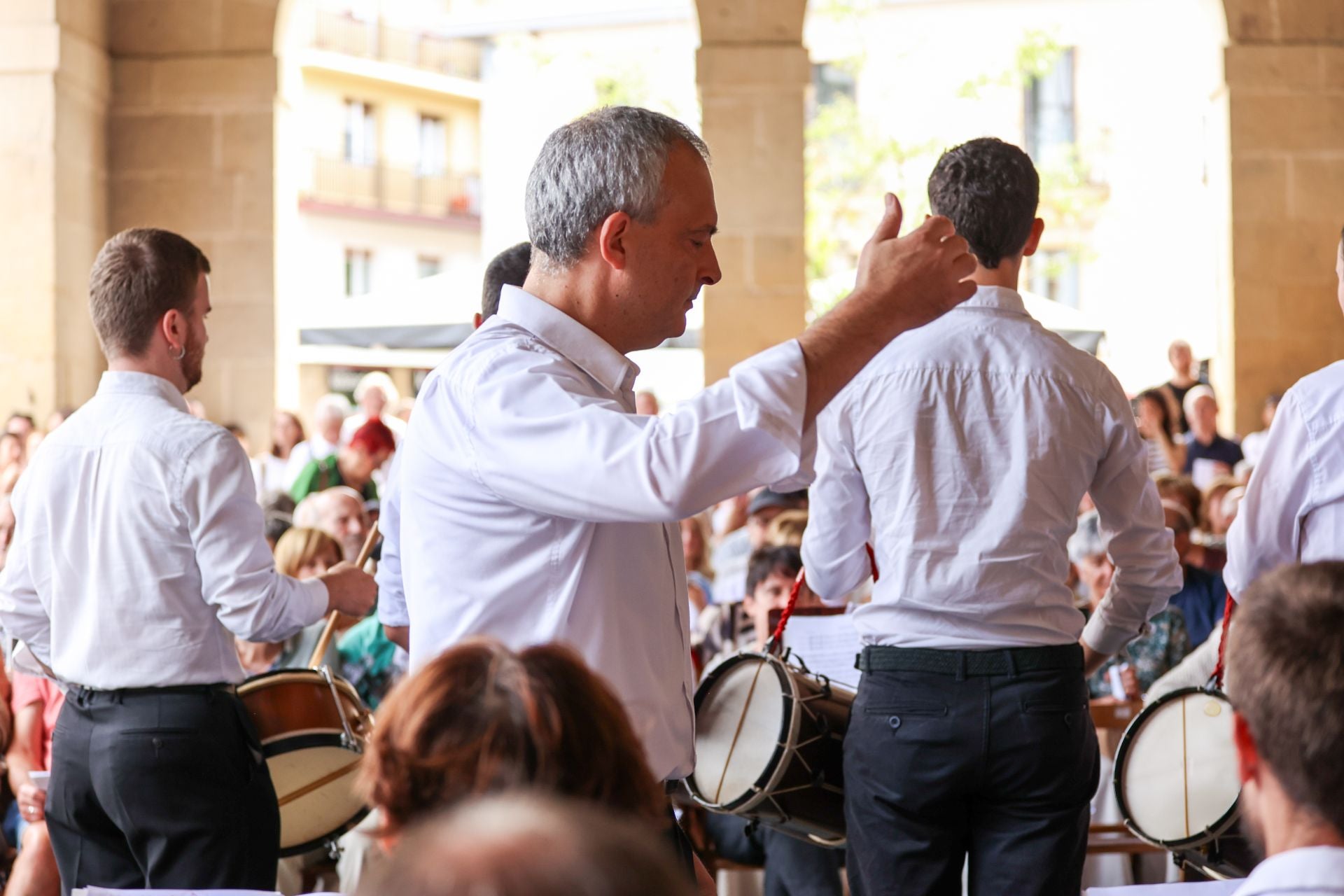 Danzas, cantos y atracciones acuáticas en el día de San Esteban