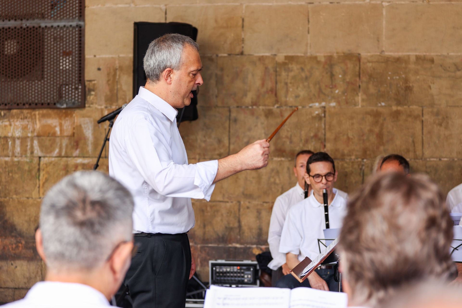 Danzas, cantos y atracciones acuáticas en el día de San Esteban