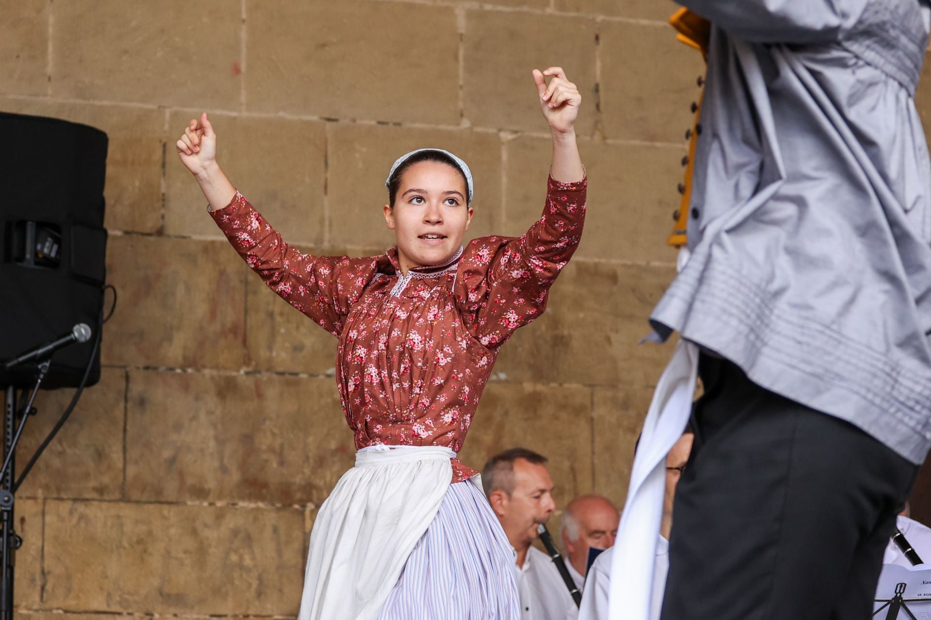Danzas, cantos y atracciones acuáticas en el día de San Esteban