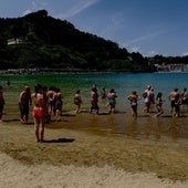 Mantas raya sorprenden a los bañistas en Saturraran