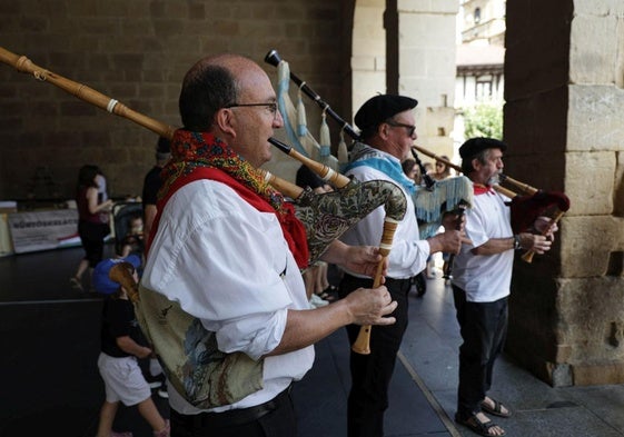 Xanistebanak llena Oiartzun de música, sidra y tradiciones