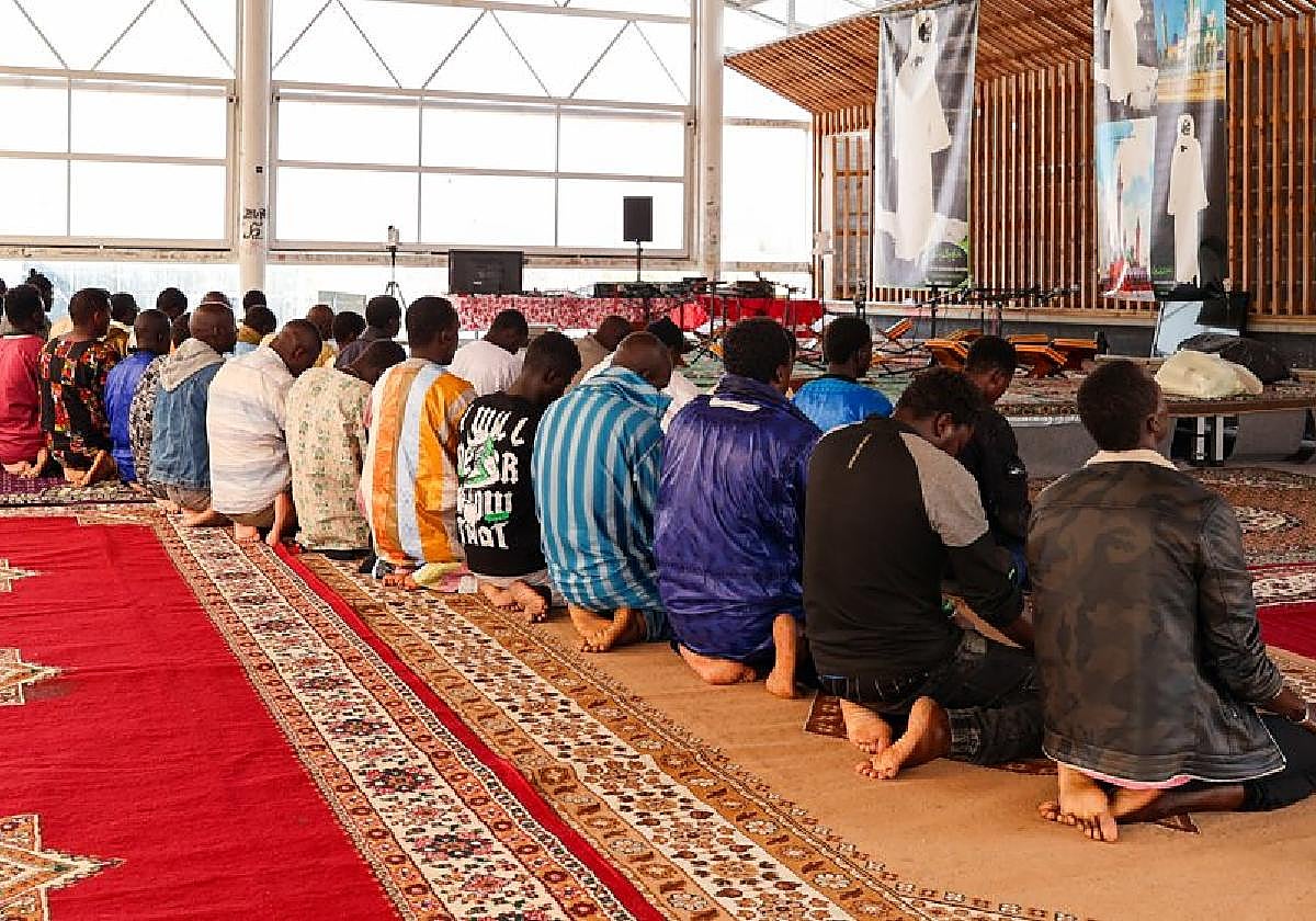 Ciudadanos senegaleses residentes en distintos municipios de Gipuzkoa se dieron cita en Atsegindegi el sábado.