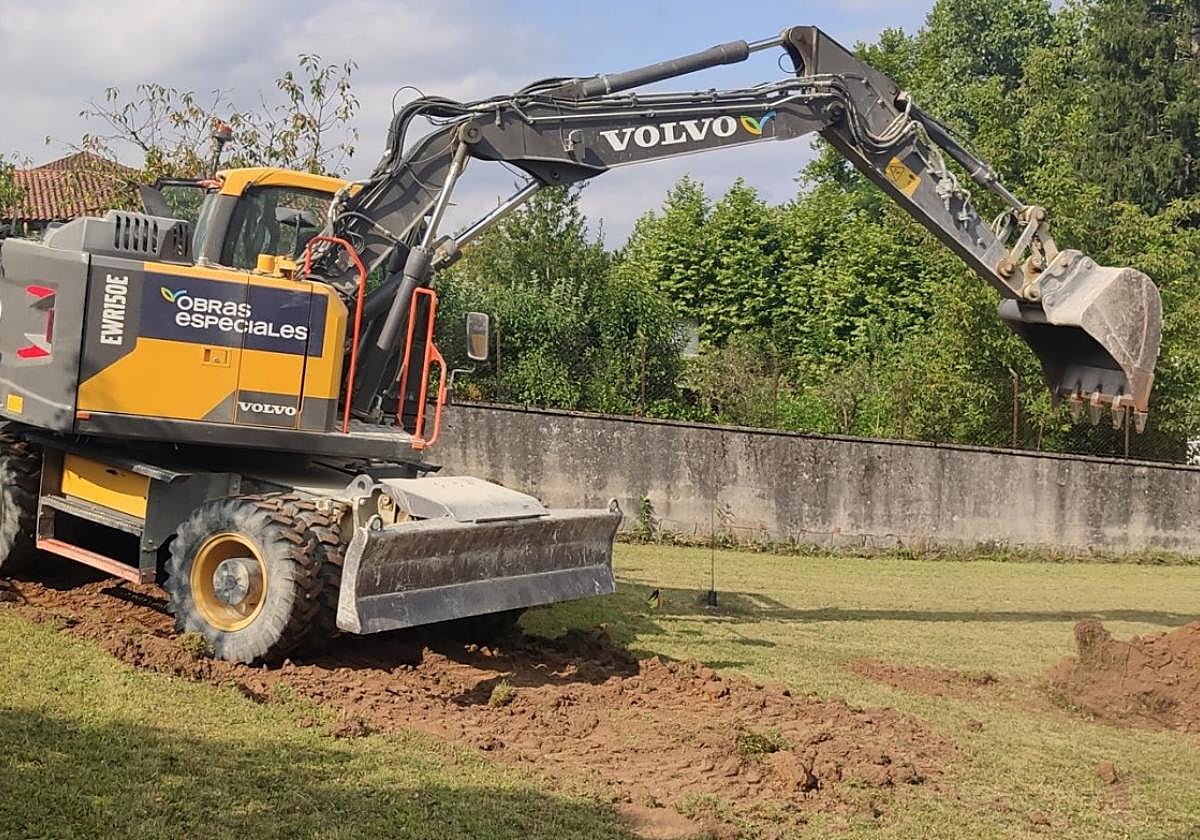 La maquinaria comenzaba ayer con las obras de construcción.