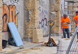 Los pilares están ya listos para recibir las piezas de cantería que ofrecerán su nueva imagen.