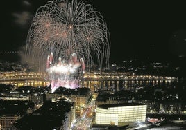 Lanzamiento de fuegos artificiales en Semana Grande.
